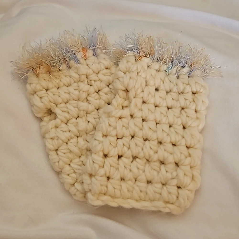 HANDMADE Cream Crochet Fingerless Shaggy Eyelash Trim Mitt Gloves